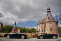 Rolls Royce Phantom Drophead Coupe noir & Jaguar XKR Cabriolet profil