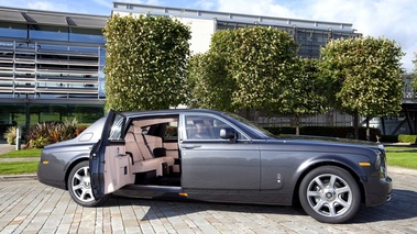 Rolls Royce Phantom LWB Mondial de l'Automobile Paris 2010 anthracite profil