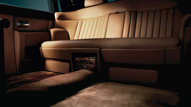 Rolls Royce Phantom LWB noir sièges arrière