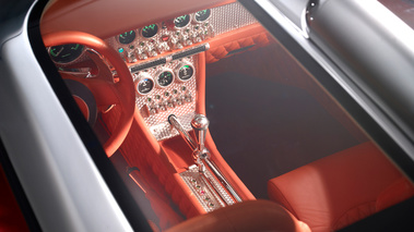 Spyker C8 Aileron gris intérieur vue du dessus debout