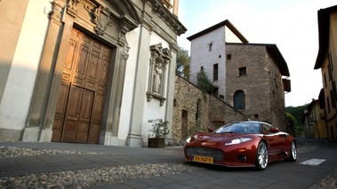 Spyker C8 Aileron rouge 3/4 avant gauche penché