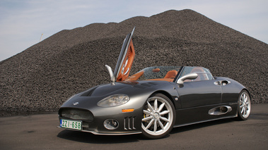 Spyker C8 Spyder anthracite Anvers charbon 3/4 avant gauche porte ouverte