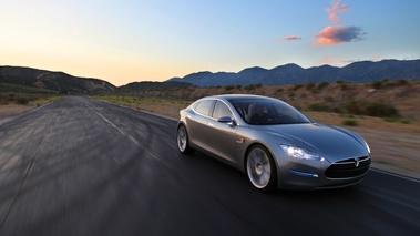 Tesla Model S gris 3/4 avant droit travelling