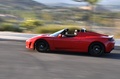 Tesla Roadster Sport rouge filé penché