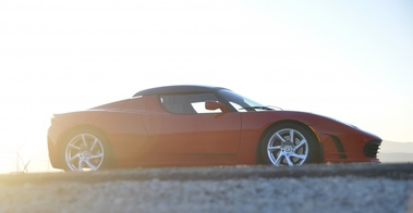 Tesla Roadster Sport rouge profil 2