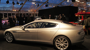 Aston Martin Rapide gris profil