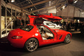 Mercedes SLS AMG rouge profil portes ouvertes