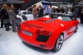 Mondial de l'Automobile Paris 2010 - Audi R8 V8 Spyder rouge 3/4 arrière droit