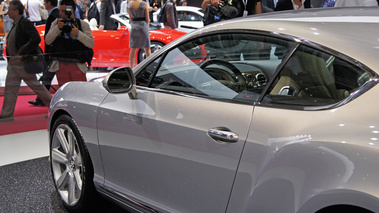 Mondial de l'Automobile Paris 2010 - Bentley Continental GT gris aile arrière