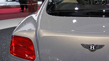 Mondial de l'Automobile Paris 2010 - Bentley Continental GT gris logo coffre