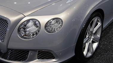 Mondial de l'Automobile Paris 2010 - Bentley Continental GT gris phare avant