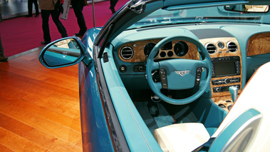 Mondial de l'Automobile Paris 2010 - Bentley Continental GTC Series 51 vert intérieur