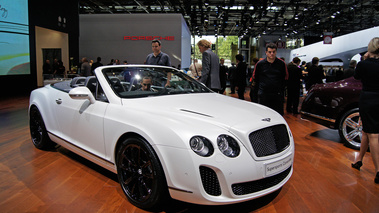 Mondial de l'Automobile Paris 2010 - Bentley Continental Supersports Cabriolet blanc 3/4 avant droit