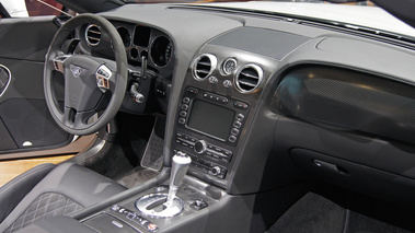 Mondial de l'Automobile Paris 2010 - Bentley Continental Supersports Cabriolet blanc intérieur