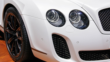 Mondial de l'Automobile Paris 2010 - Bentley Continental Supersports Cabriolet blanc jante