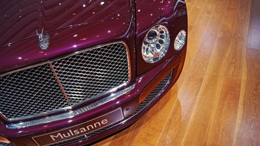 Mondial de l'Automobile Paris 2010 - Bentley Mulsanne violet calandre