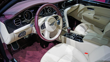 Mondial de l'Automobile Paris 2010 - Bentley Mulsanne violet intérieur