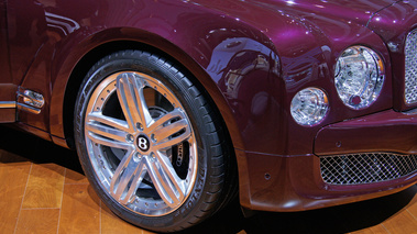Mondial de l'Automobile Paris 2010 - Bentley Mulsanne violet jante