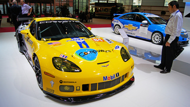 Mondial de l'Automobile Paris 2010 - Chevrolet Corvette C6-R jaune 3/4 avant droit