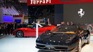 Mondial de l'Automobile Paris 2010 - Ferrari 458 Italia noir & California rouge