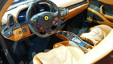 Mondial de l'Automobile Paris 2010 - Ferrari 458 Italia noir intérieur