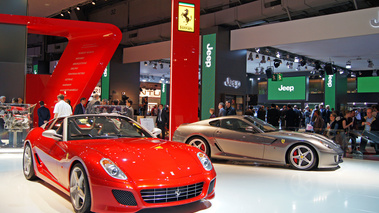 Mondial de l'Automobile Paris 2010 - Ferrari 599 SA Aperta rouge & 599 GTB Fiorano gris