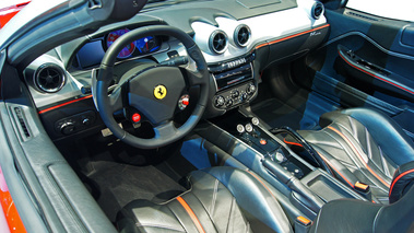 Mondial de l'Automobile Paris 2010 - Ferrari 599 SA Aperta rouge intérieur 2