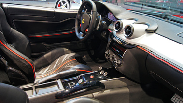 Mondial de l'Automobile Paris 2010 - Ferrari 599 SA Aperta rouge intérieur