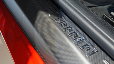 Mondial de l'Automobile Paris 2010 - Ferrari 599 SA Aperta rouge pas de porte