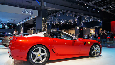 Mondial de l'Automobile Paris 2010 - Ferrari 599 SA Aperta rouge profil