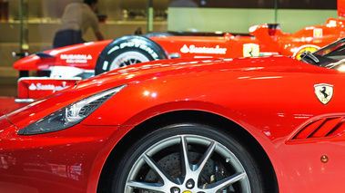 Mondial de l'Automobile Paris 2010 - Ferrari California rouge jante