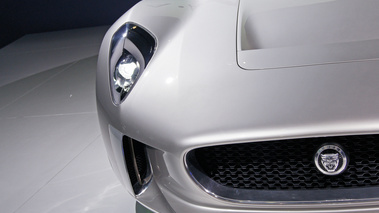 Mondial de l'Automobile Paris 2010 - Jaguar C-X75 gris calandre