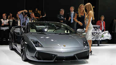 Mondial de l'Automobile Paris 2010 - Lamborghini Gallardo LP560-4 Spyder anthracite 3/4 avant droit