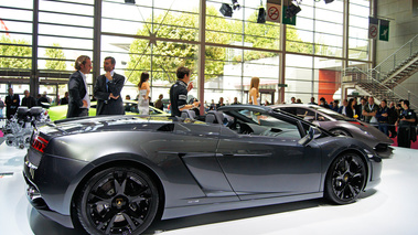 Mondial de l'Automobile Paris 2010 - Lamborghini Gallardo LP560-4 Spyder anthracite profil