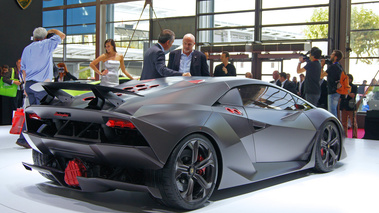 Mondial de l'Automobile Paris 2010 - Lamborghini Sesto Elemento carbone 3/4 arrière droit