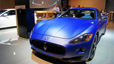 Mondial de l'Automobile Paris 2010 - Maserati GranTurismo S MC SportLine bleu mate 3/4 avant gauche