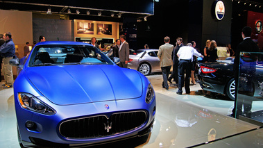 Mondial de l'Automobile Paris 2010 - Maserati GranTurismo S MC SportLine bleu mate face avant