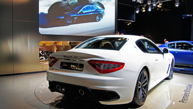 Mondial de l'Automobile Paris 2010 - Maserati GranTurismo S MC Stradale blanc 3/4 arrière droit