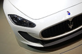 Mondial de l'Automobile Paris 2010 - Maserati GranTurismo S MC Stradale blanc phare avant