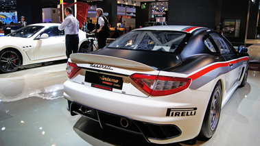 Mondial de l'Automobile Paris 2010 - Maserati GranTurismo S MC Trofeo blanc/noir 3/4 arrière droit