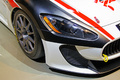 Mondial de l'Automobile Paris 2010 - Maserati GranTurismo S MC Trofeo blanc/noir phare avant