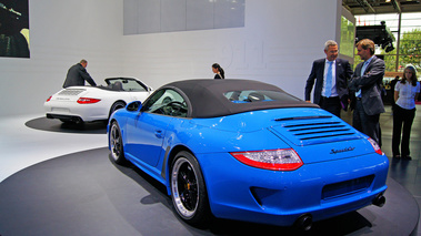 Mondial de l'Automobile Paris 2010 - Porsche 997 Speedster bleu 3/4 arrière gauche capotée