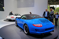 Mondial de l'Automobile Paris 2010 - Porsche 997 Speedster bleu 3/4 arrière gauche capotée