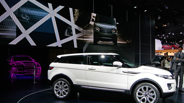 Mondial de l'Automobile Paris 2010 - Range Rover Evoque blanc profil