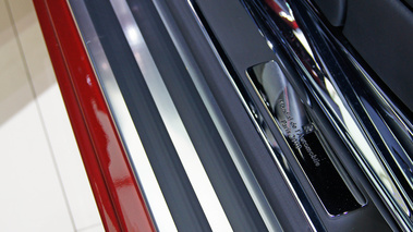 Mondial de l'Automobile Paris 2010 - Rolls Royce Phantom Coupe bordeaux pas de porte