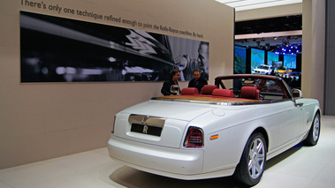 Mondial de l'Automobile Paris 2010 - Rolls Royce Phantom Drophead Coupe blanc 3/4 arrière droit