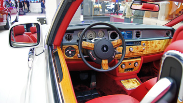 Mondial de l'Automobile Paris 2010 - Rolls Royce Phantom Drophead Coupe blanc tableau de bord