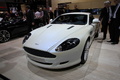 Salon de Genève 2010 - Aston Martin DB9 Tailored blanc 3/4 avant gauche