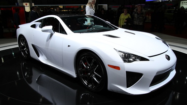 Salon de Genève 2010 - Lexus LF-A blanc 3/4 avant droit