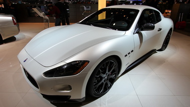 Salon de Genève 2010 - Maserati GranTurismo S MC Victory blanc 3/4 avant gauche